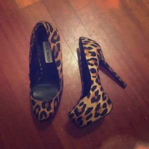 Steve Madden Leopard Pumps